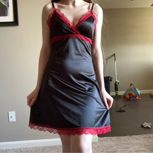 BLACK AND RED LACE TRIMMED SLIP DRESS - Picture 5 of 13